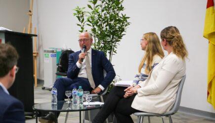 Book reading by Prof. Dr. Roland Kaehlbrandt: „Deutsch – Eine Liebeserklärung“ (German – A declaration of Love)